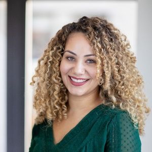 Meet your Posher, Analecia